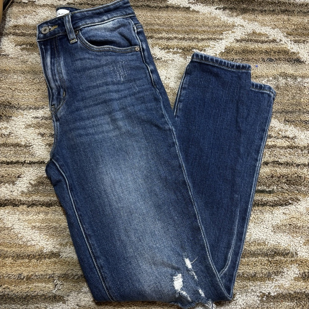 KanCan Jeans Women's 3/25  Straight Mid Rise‎ Medium Wash Blue Denim Distressed